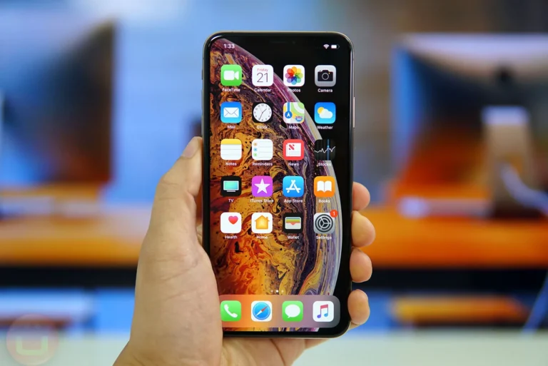 Quanto custa reparar a placa do iPhone XS Max?