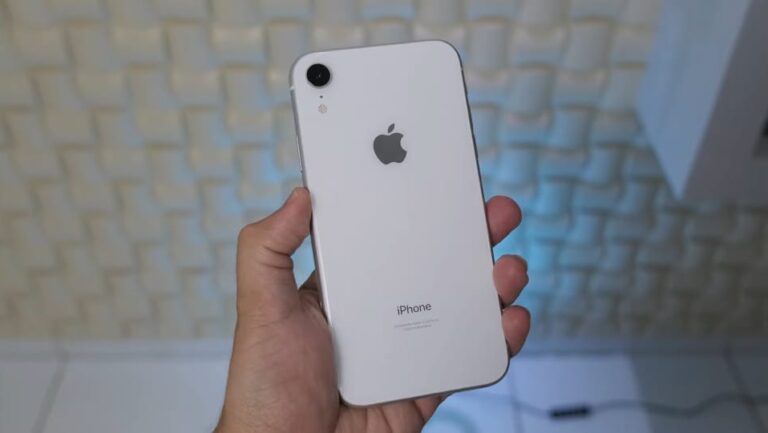 Quanto custa reparar a placa do iPhone XR?