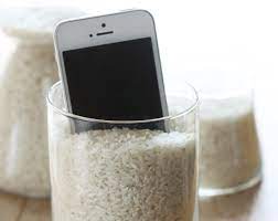 Como tirar água do iPhone com arroz?