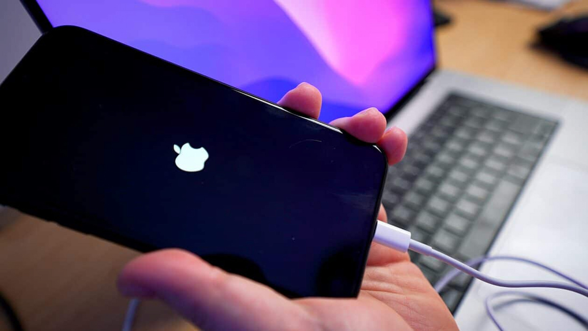 O que fazer quando iPhone 8 não sai da tela da maçã?