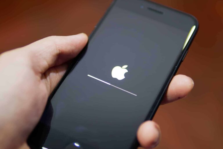 Por que entro no aplicativo e ele sai iPhone?