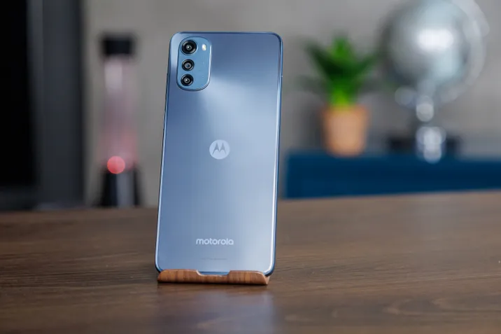 Quanto custa para trocar a tela do celular Moto E32?
