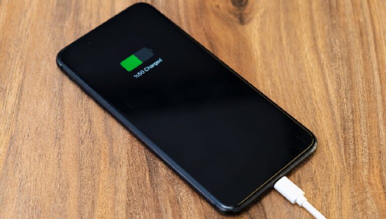 Pode deixar o iPhone carregar até 100%?