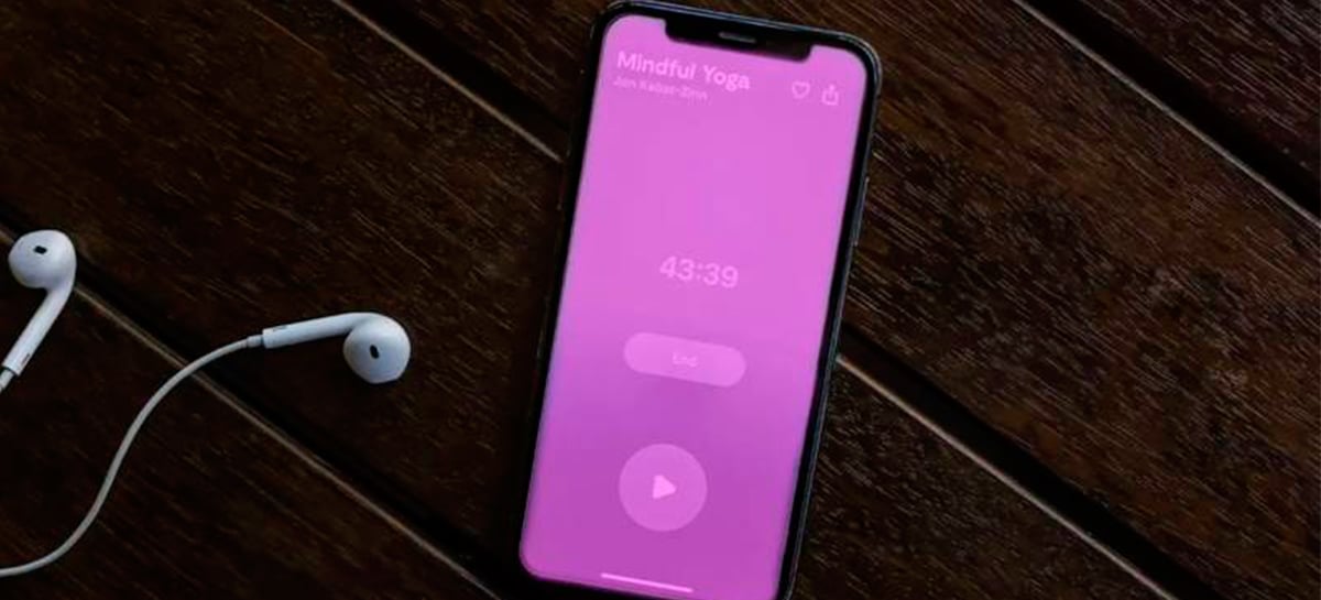 Por que a tela do iPhone 13 fica rosa?