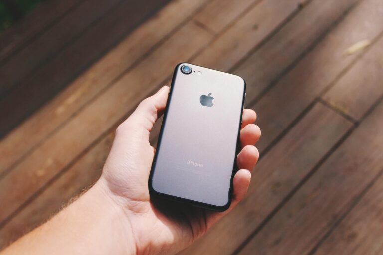 O que fazer quando o vidro de trás do iPhone quebra?