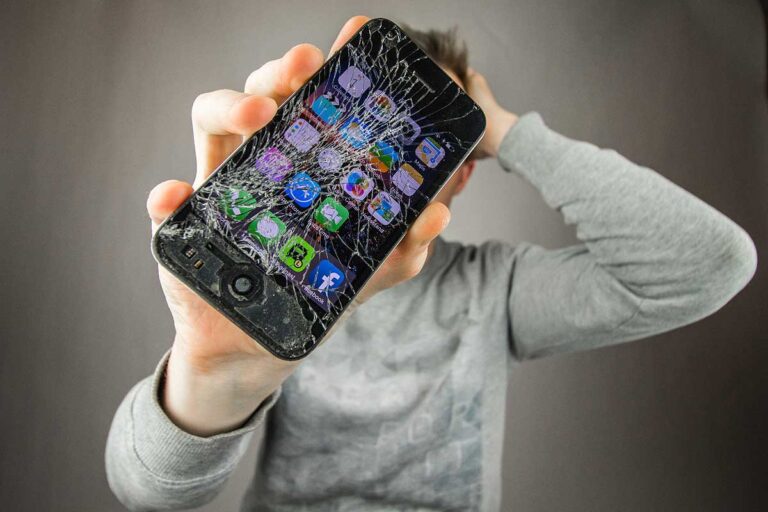 Pode usar iPhone com tela quebrada?