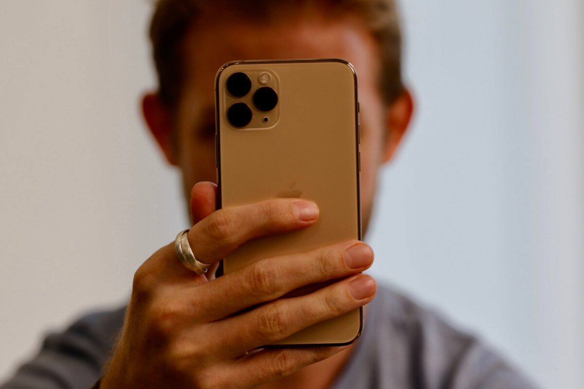 Quanto custa trocar a lente de vidro da câmera iPhone 11 Pro?
