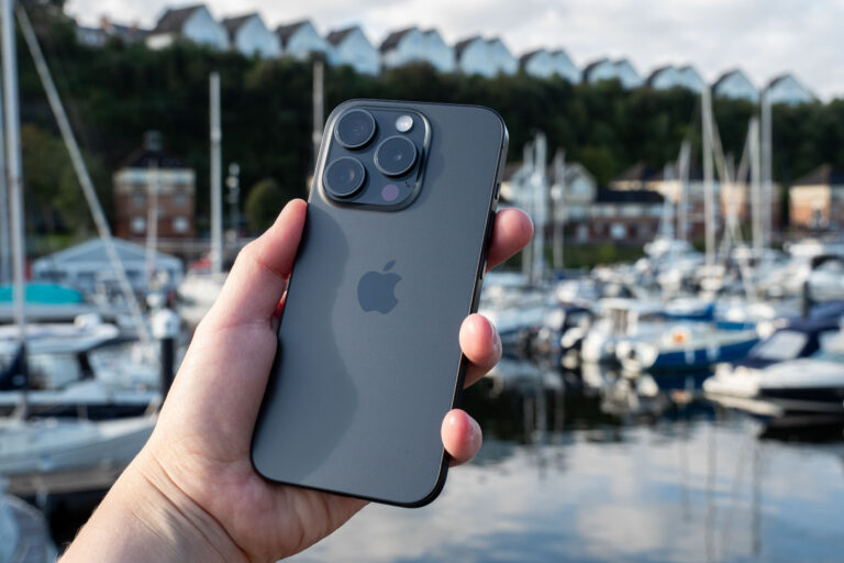 Quanto custa trocar a lente de vidro da câmera iPhone 15 Pro?
