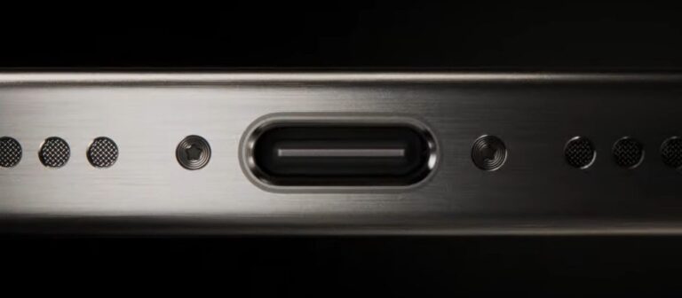 Qual a voltagem da fonte do iPhone 15?