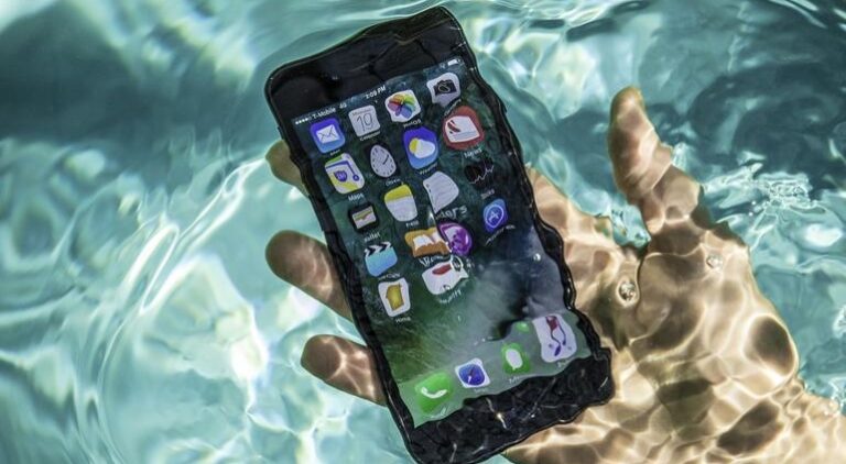 Quanto custa para consertar um iPhone que caiu na água?