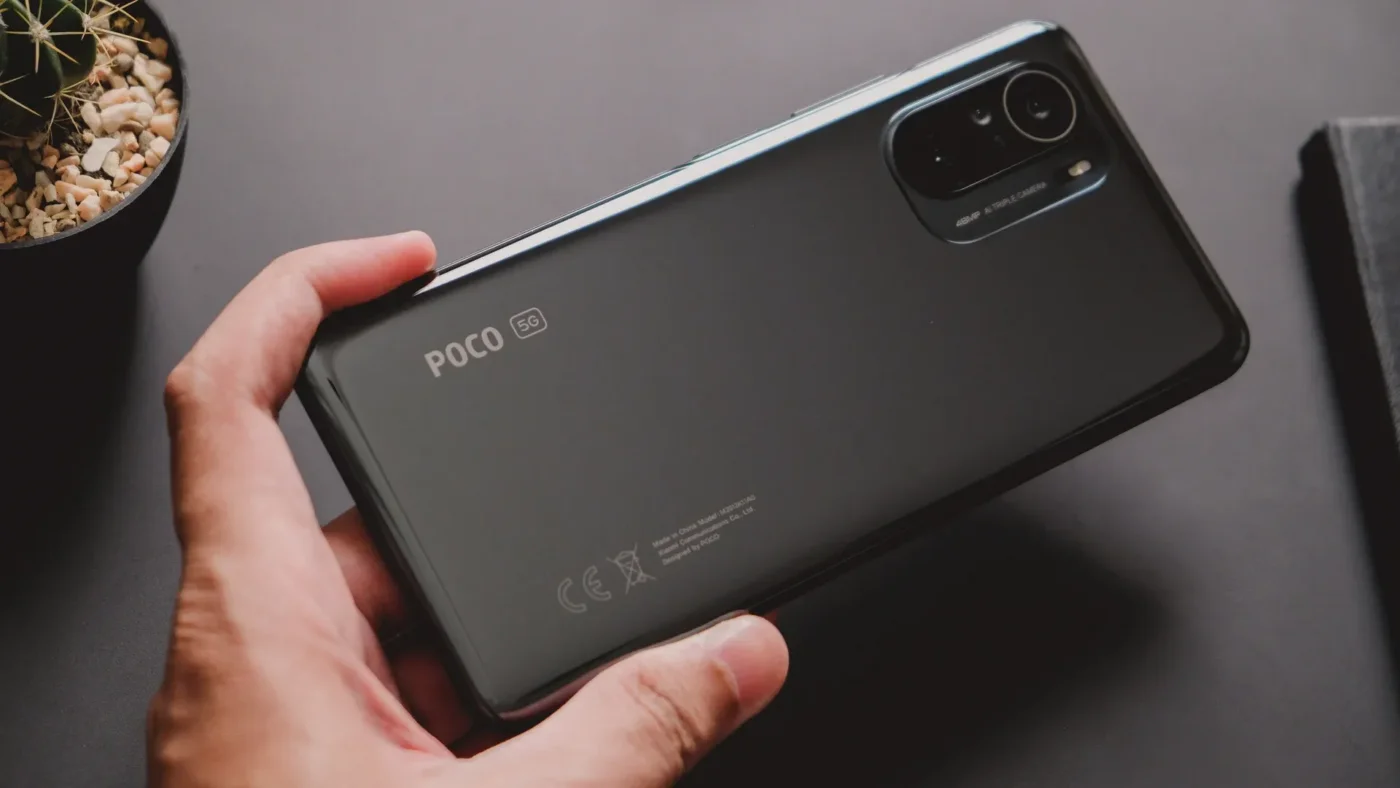 Quanto custa para arrumar a tela do celular Poco F3?