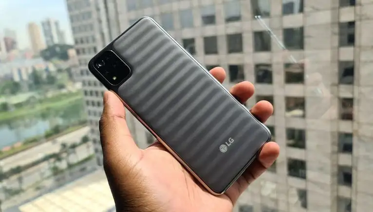 Quanto custa para trocar a tela do celular LG K52?