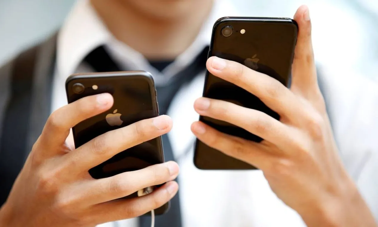 O que fazer quando a tela do iPhone 13 fica piscando?