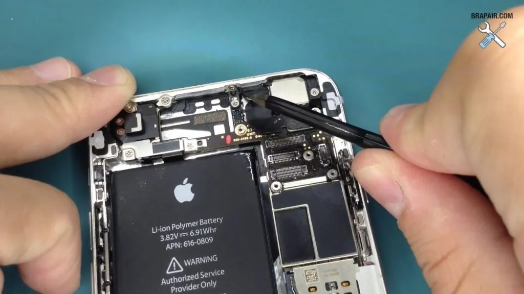 Quais os sinais que o iPhone 13 está com problema na placa?
