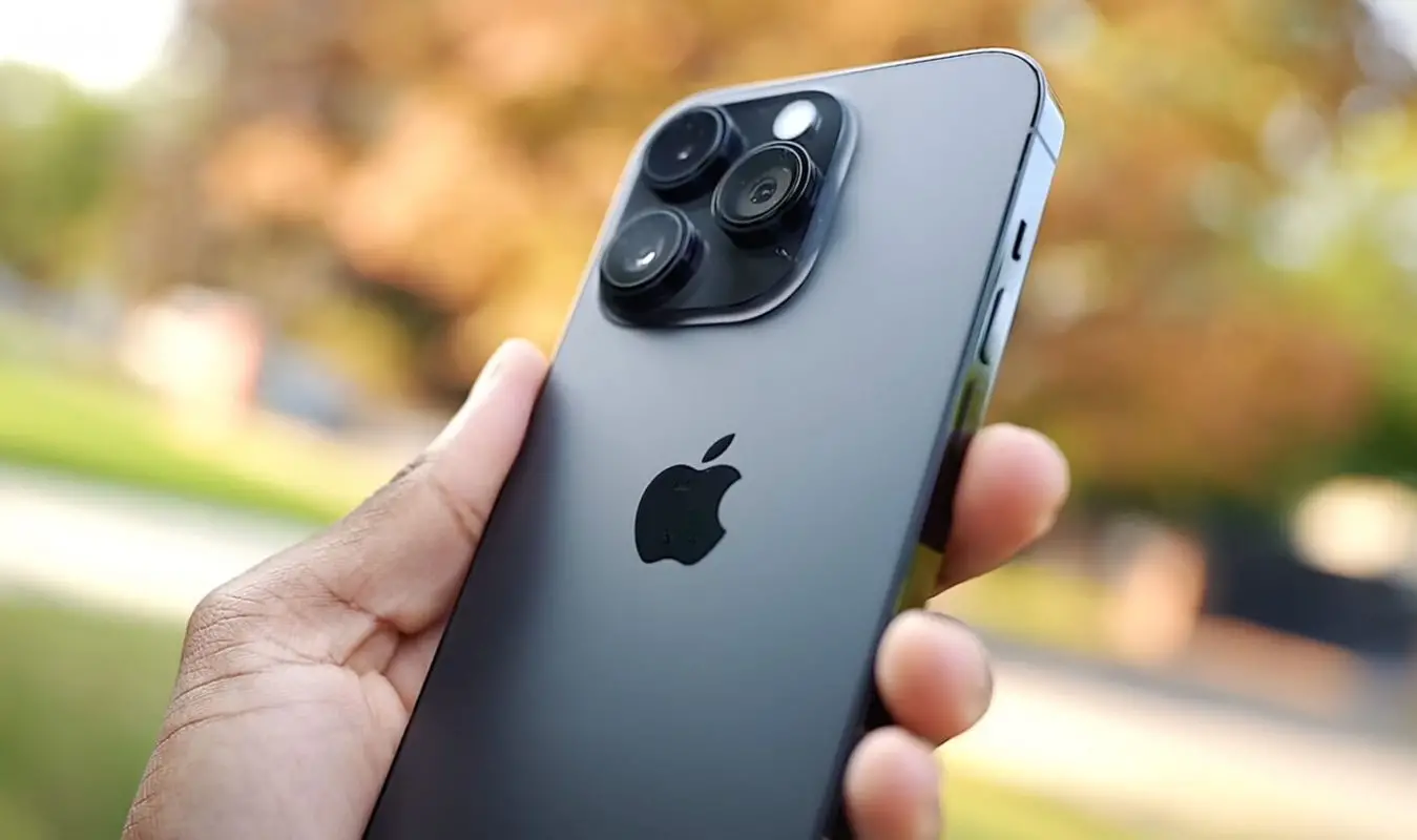 Quanto custa para trocar a tampa traseira do iPhone 16?